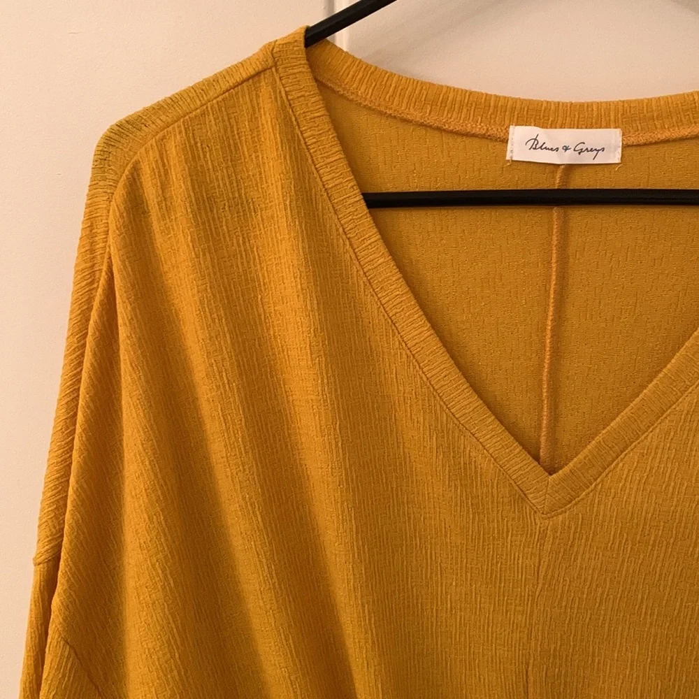 cute front tie top - Picture 3 of 3